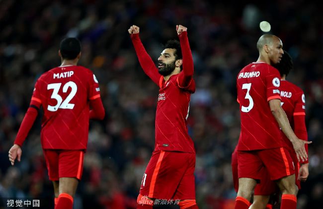 小宝贝夹的真紧太爽了3p