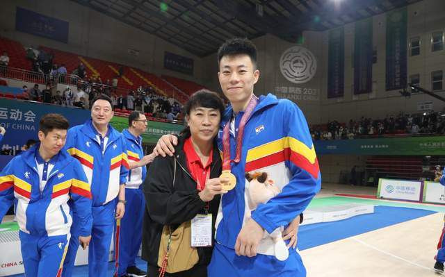 男总裁被c呻吟双腿大张gay